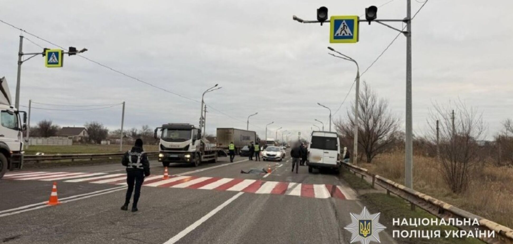 Збило таксі, а потім наїхали ще два авто: у Дніпрі жінка загинула в жахливій ДТП. Фото