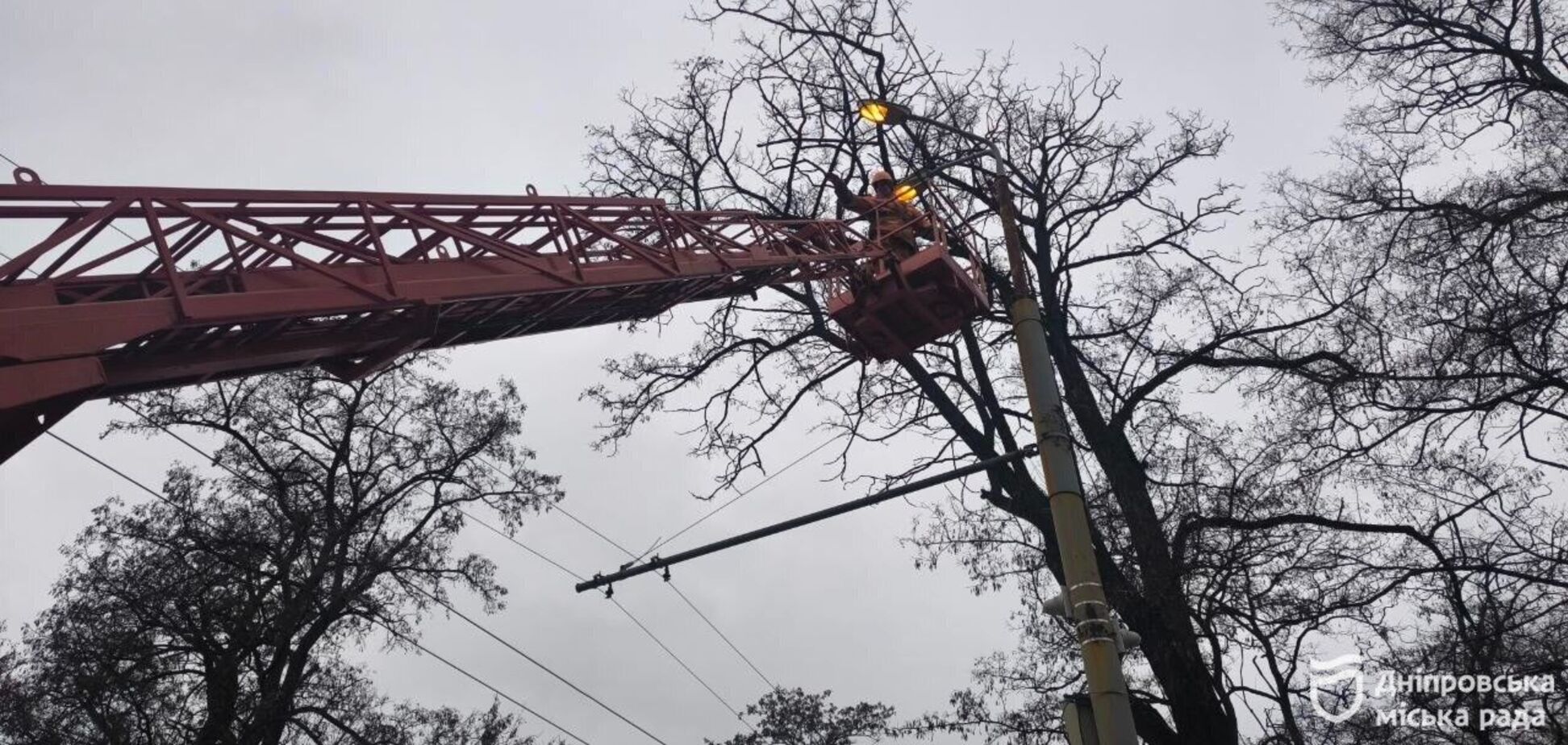 Почти 7 тыс. новых ламп и более 133 км воздушной линии: в Днепре модернизируют наружное освещение