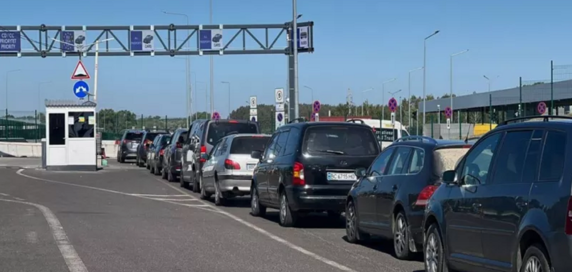 Черга на кордоні. Ілюстрація