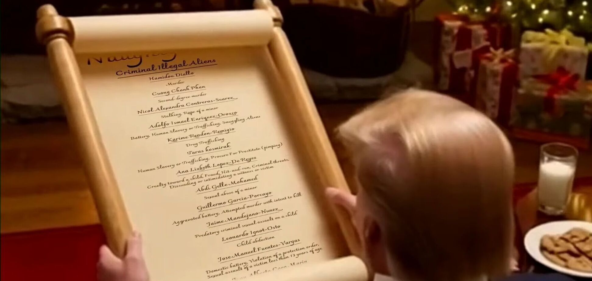 Белый дом накануне Рождества показал ролик, в котором Трамп зачитывал 'список непослушных' мигрантов. Видео