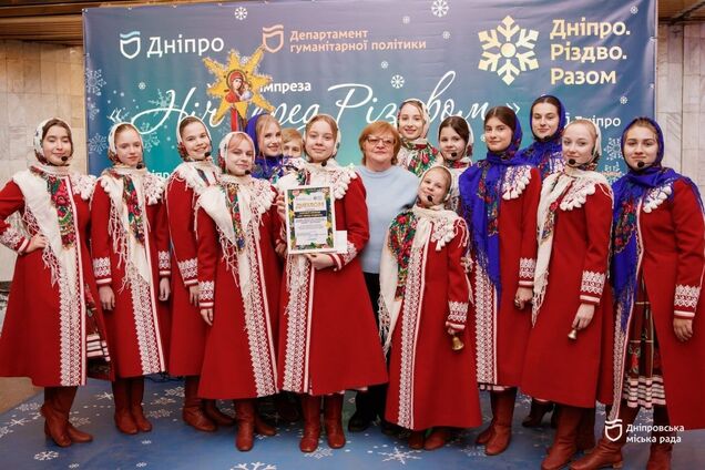 У дніпровському метро у Святвечір діти та молодь співали українські колядки