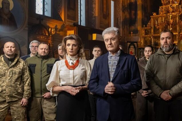 'Ми тут, на своїй землі, невипадково': Порошенки привітали українців із Різдвом