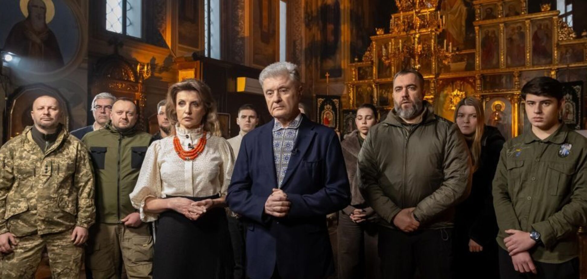 'Ми тут, на своїй землі, невипадково': Порошенки привітали українців із Різдвом