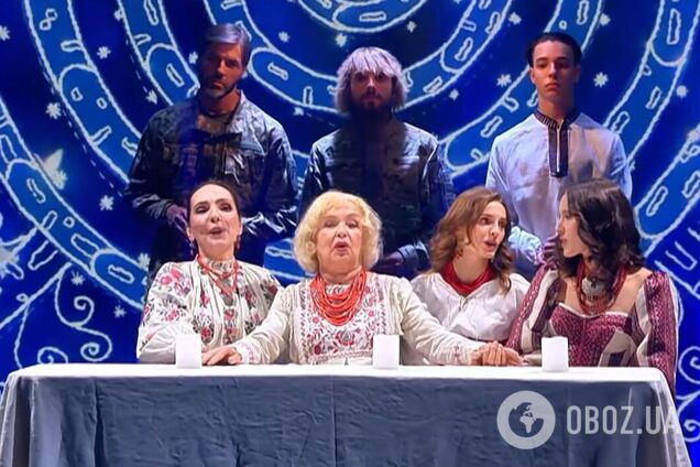 Зять і внук приїхали з фронту: Ада Роговцева обʼєдналася з чотирма поколіннями родини, щоб заспівати колядку