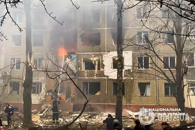 Первые минуты – самые сложные: в полиции показали кадры с бодикамер патрульных Чернигова сразу после обстрела. Фото и видео