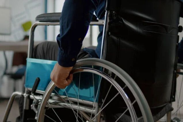 С какой группой инвалидности можно выехать за границу из Украины во время военного положения: объяснение