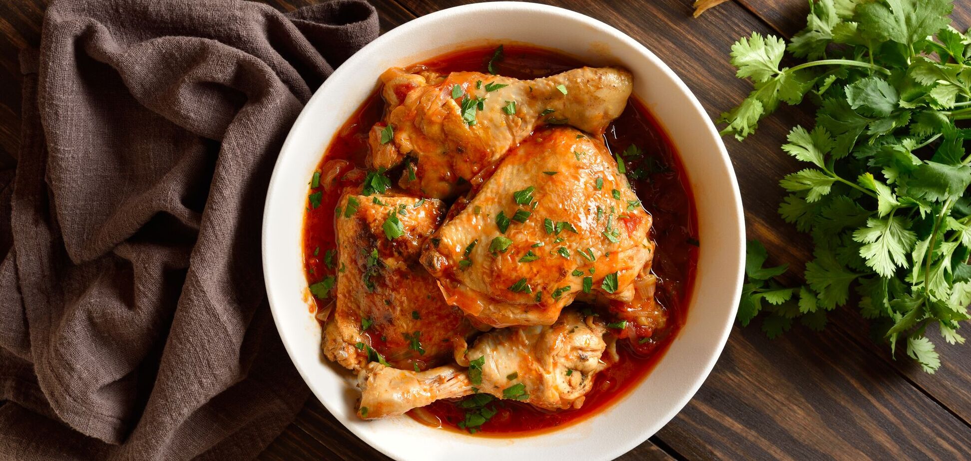 Соковиті курячі гомілки з картоплею в духовці: рецепт страви на будь-який випадок