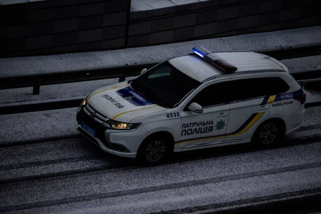 В Україні на тлі погіршення погоди сотні ДТП з початку доби, є загиблі і постраждалі: в поліції звернулися до водіїв