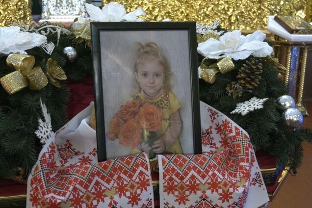 В Житомире попрощались с 4-летней девочкой, которую убила Россия. Фото