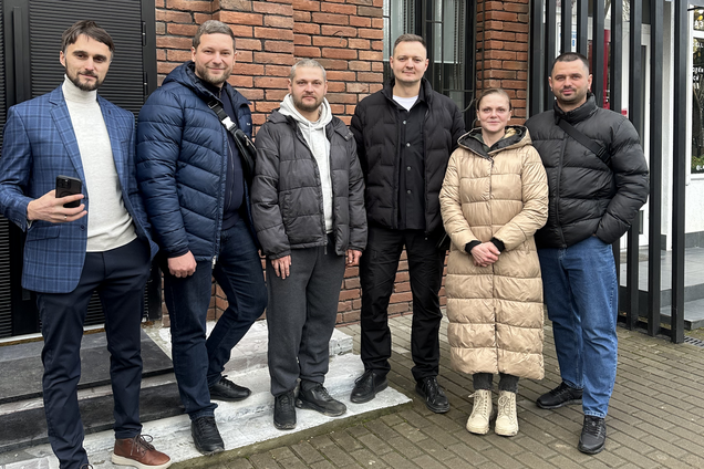 Різдвяне диво для великої сім'ї: 'Труха Україна' подарувала дім переселенцям з Харківщини