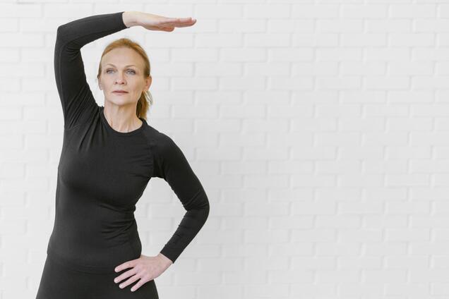 Вправи стоячи після 45: як отримати струнку талію без тренажерів. Відео