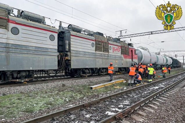 У Ростовській області РФ зійшов із рейок локомотив: фото