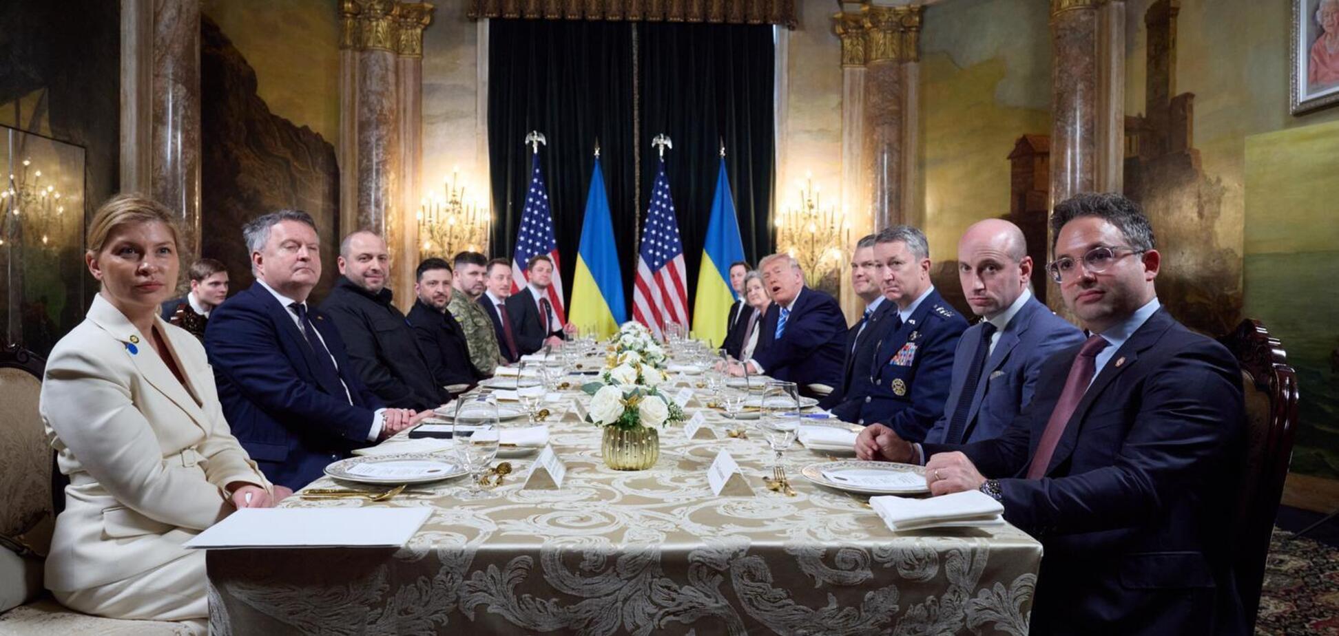 Журналістів попросили 'вийти поїсти щось на вулиці': чим Трамп частував Зеленського в Маямі. Відео