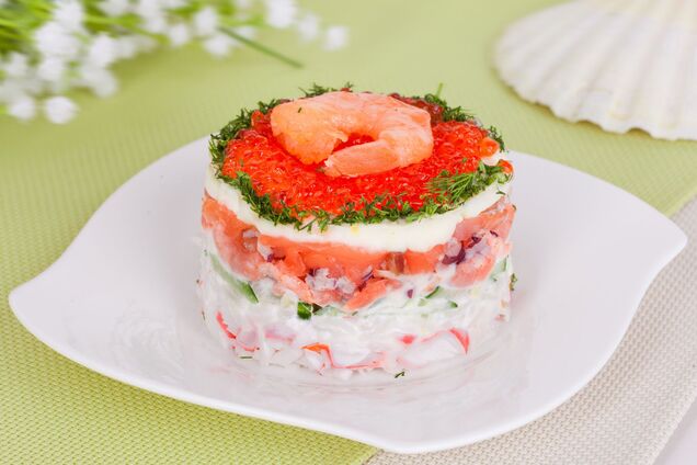 Салат 'Шуба' по-королевски: что добавить в блюдо вместо привычной сельди