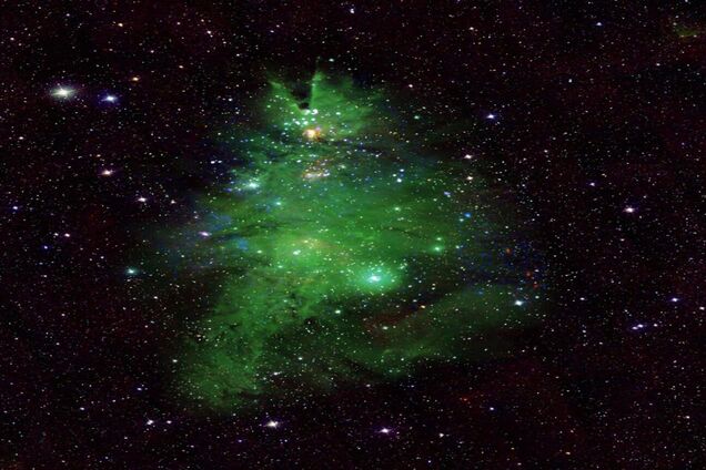 Космічна ялинка: астрономи помітили дивовижне зоряне скупчення