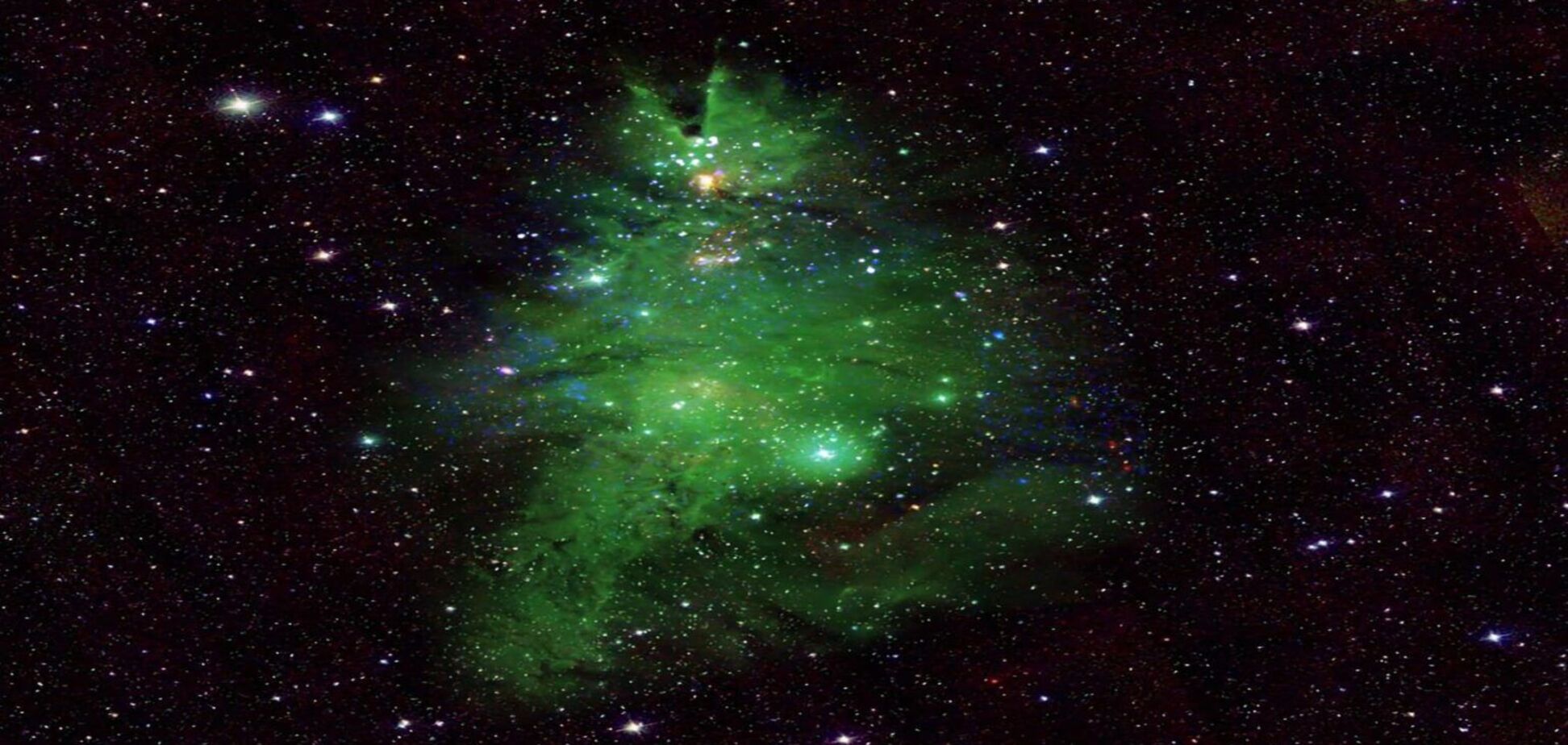 Космическая елка: астрономы заметили удивительное звездное скопление