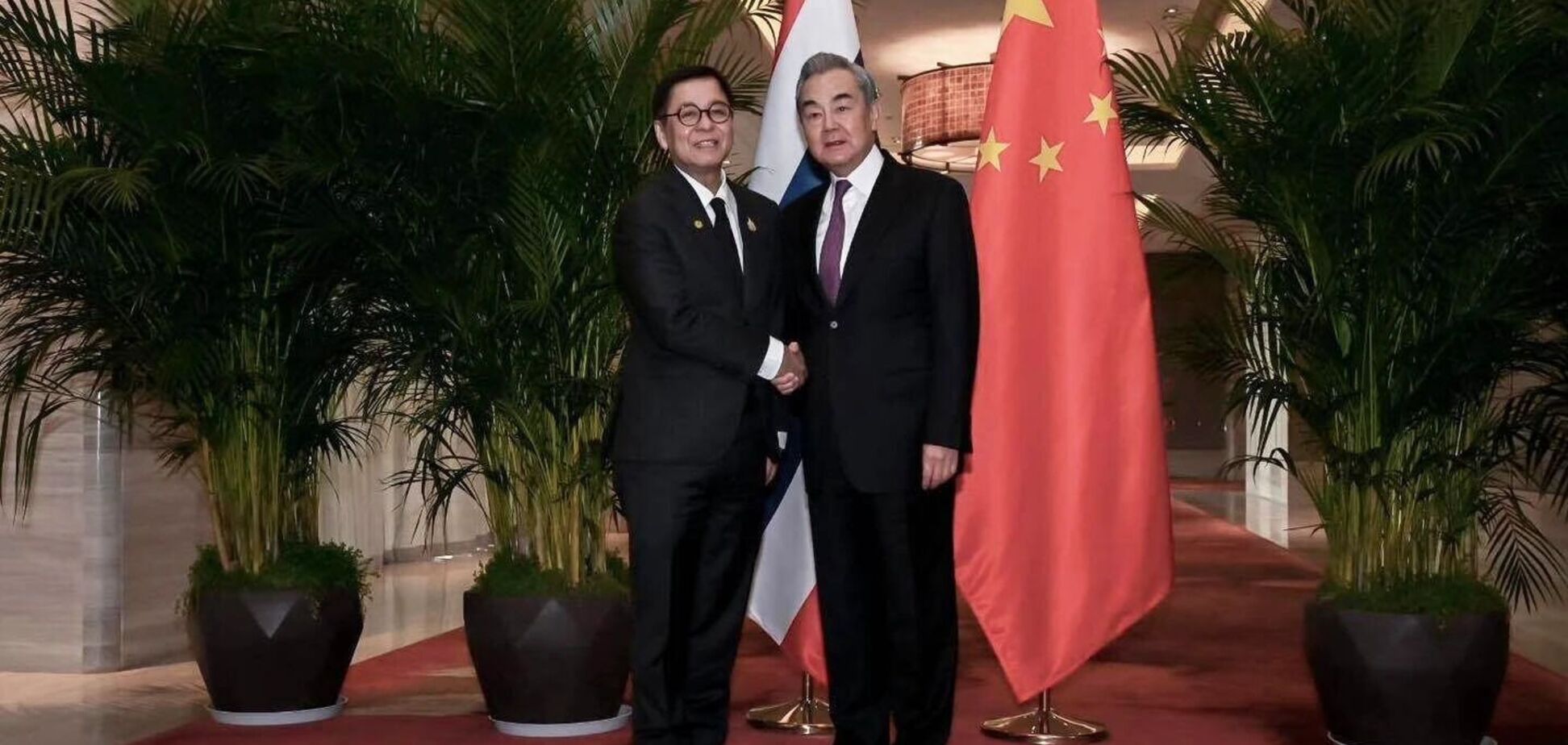 Представники Таїланду та Камбоджі розпочали мирні переговори у Китаї: Трамп поспішив заявити про свою причетність