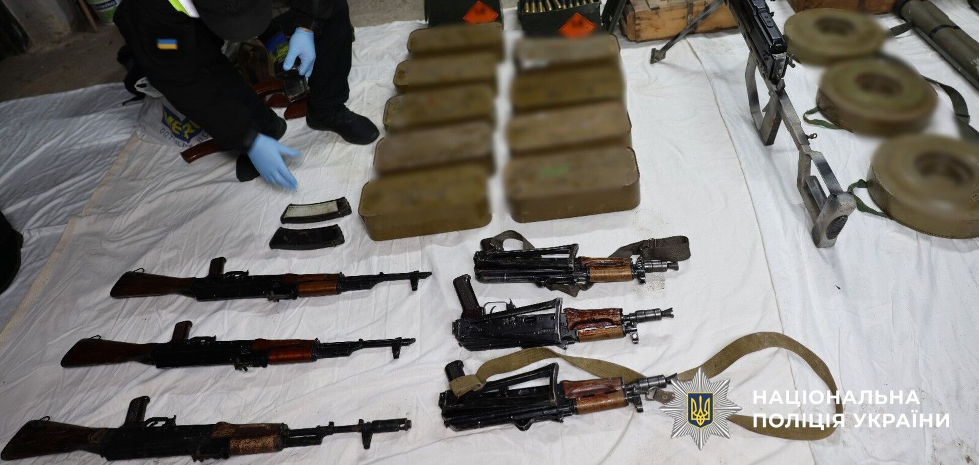 'Схема' более чем на 800 тыс.: Нацполиция ликвидировала масштабный канал нелегального сбыта оружия в Украине. Фото и видео