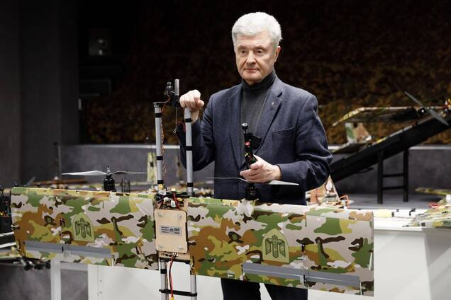 'Военные просили – мы сделали': Порошенко отправил на фронт новые отечественные дроны 'Блискавка'