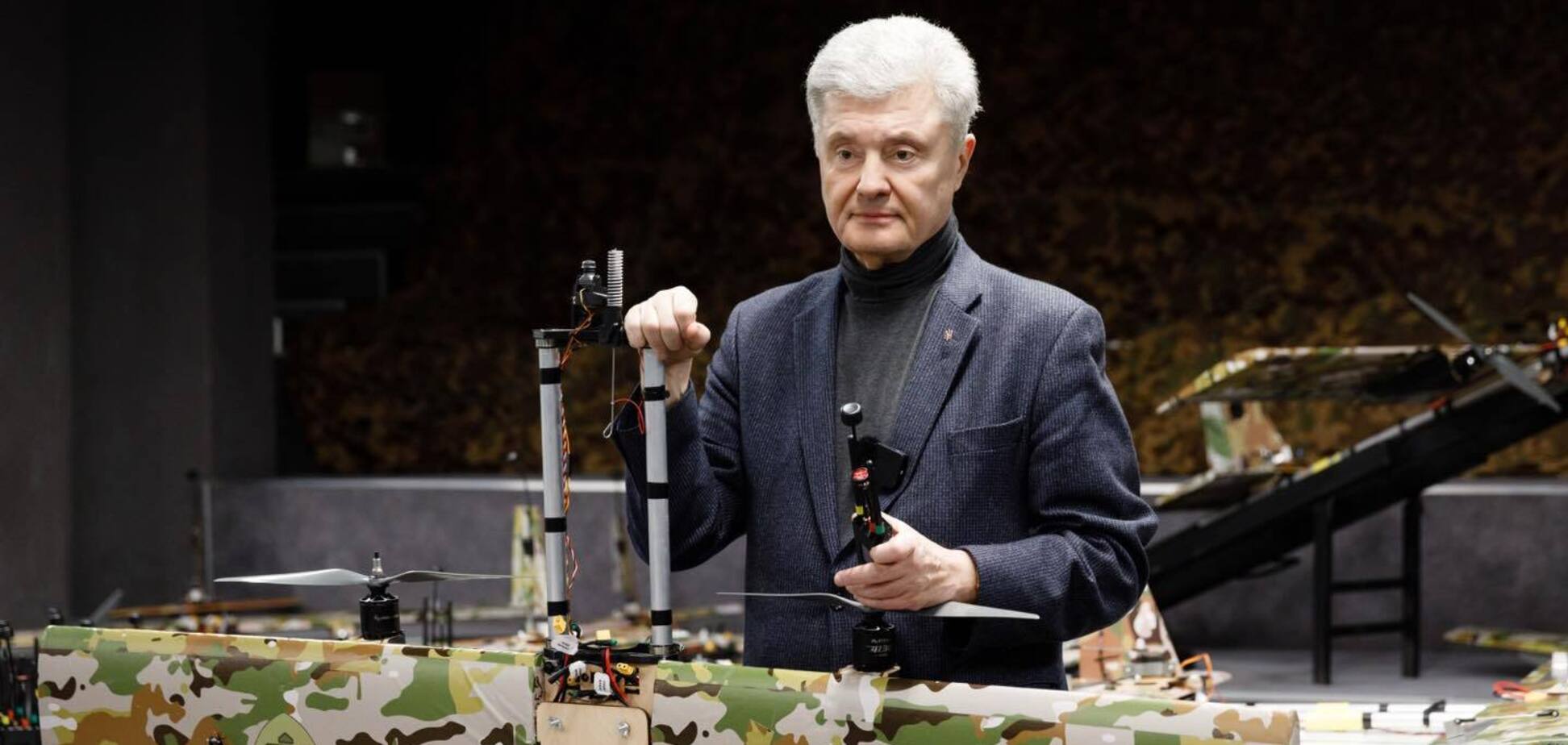 'Военные просили – мы сделали': Порошенко отправил на фронт новые отечественные дроны 'Блискавка'