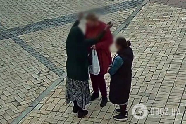У центрі Києва затримали 'цілительку'-рецидивістку, яка пограбувала перехожих: злочин зафіксувала камера. Відео