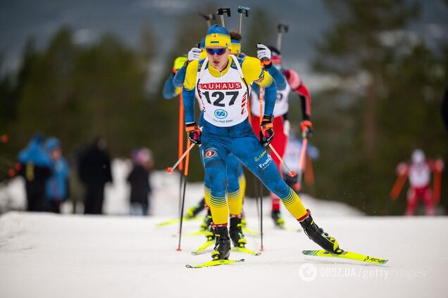 Биатлонист сборной Украины шел с нулями, но упал в снег за метр до стрельбы и сделал пять промахов в индивидуальной гонке Кубка мира. Видео