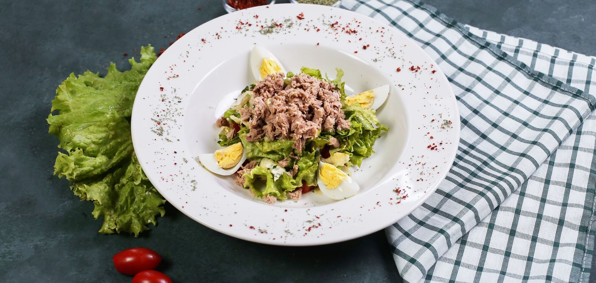 Чим заправити салат з тунцем, окрім майонезу: корисна альтернатива