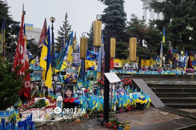 Символізує незламний дух українського народу: у Києві на Майдані з’явилась інсталяція 'Квітка пам'яті'. Фото та відео