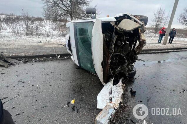 У Києві зіткнулись Mercedes та Tesla: є загиблий, постраждали діти. Подробиці ДТП, фото та відео