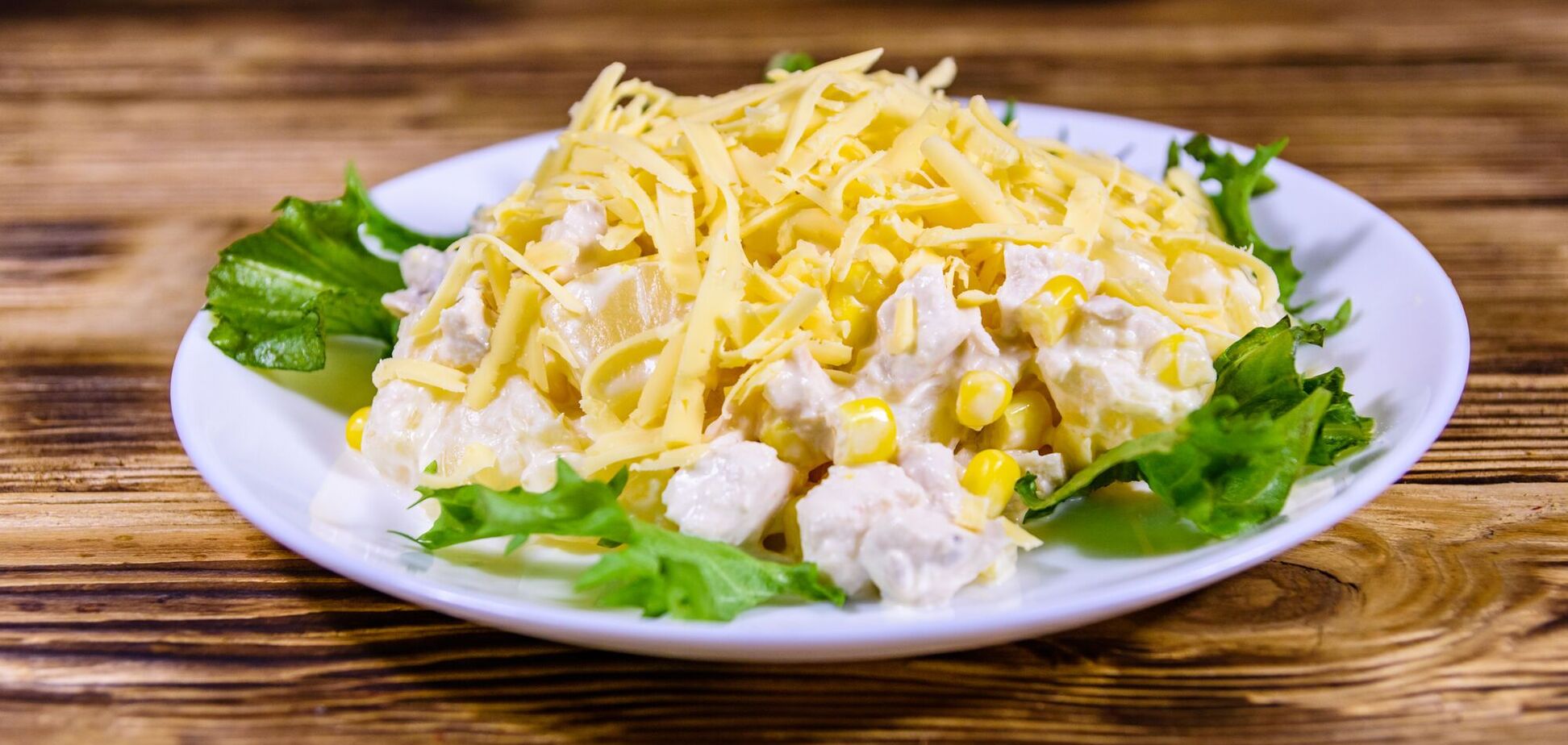 Смачний майонезний салат на Новий рік: поєднайте курку, гриби та сир