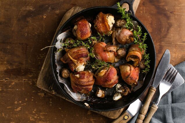 Беспроигрышная закуска: чем вкусно нафаршировать грибы для праздничного стола