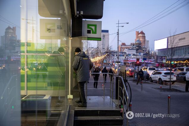 Иллюстрация - банкомат ПриватБанк