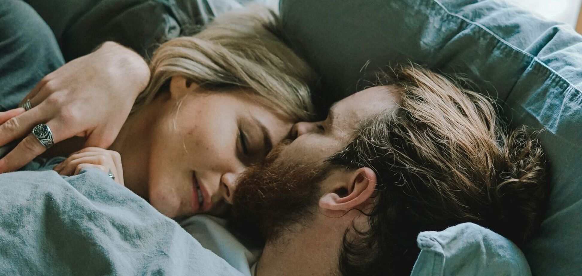 Як виспатися, коли спите з партнером: скандинавський спосіб, який змінить ваше життя