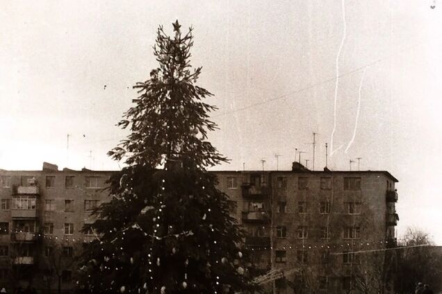 В сети показали главную елку Полтавы 51 год назад: крутилась вокруг своей оси. Фото