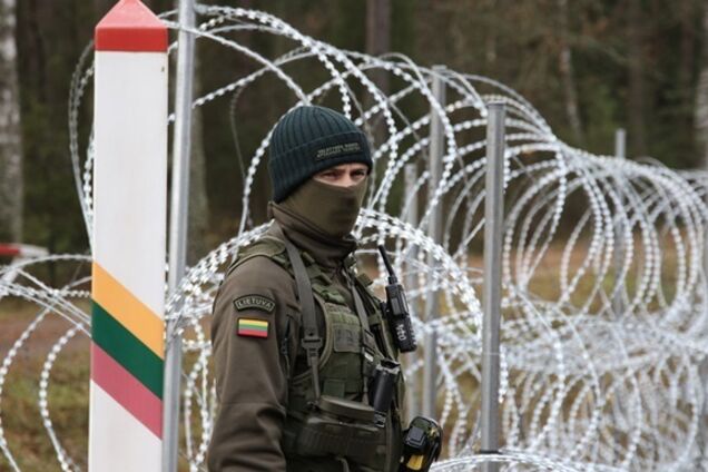 Пересекли границу через туннель: литовские пограничники задержали и вернули в Беларусь 18 нелегальных мигрантов
