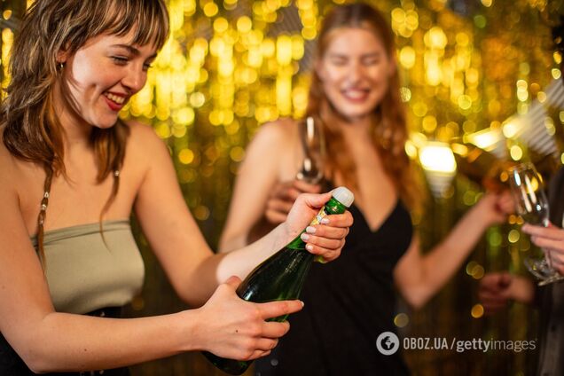 Як ефектно відкрити шампанське на Новий рік: топ-5 способів, які вразять усіх