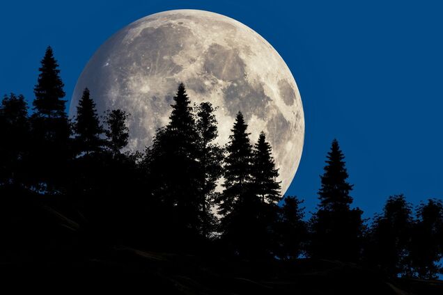 Коли буде останній Супермісяць у 2025 році: точна дата