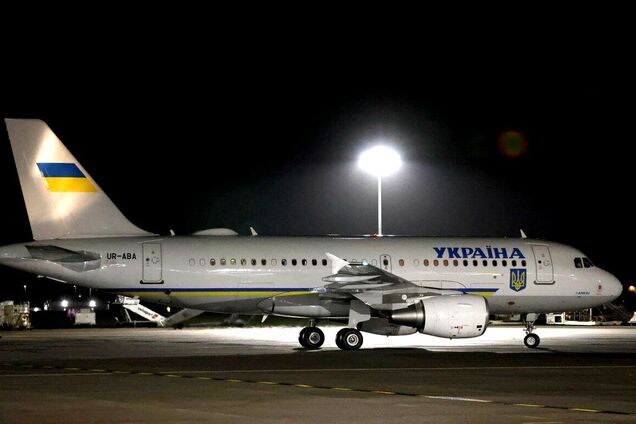 Літак Зеленського в Ірландії переслідували невідомі дрони військового типу – The Journal