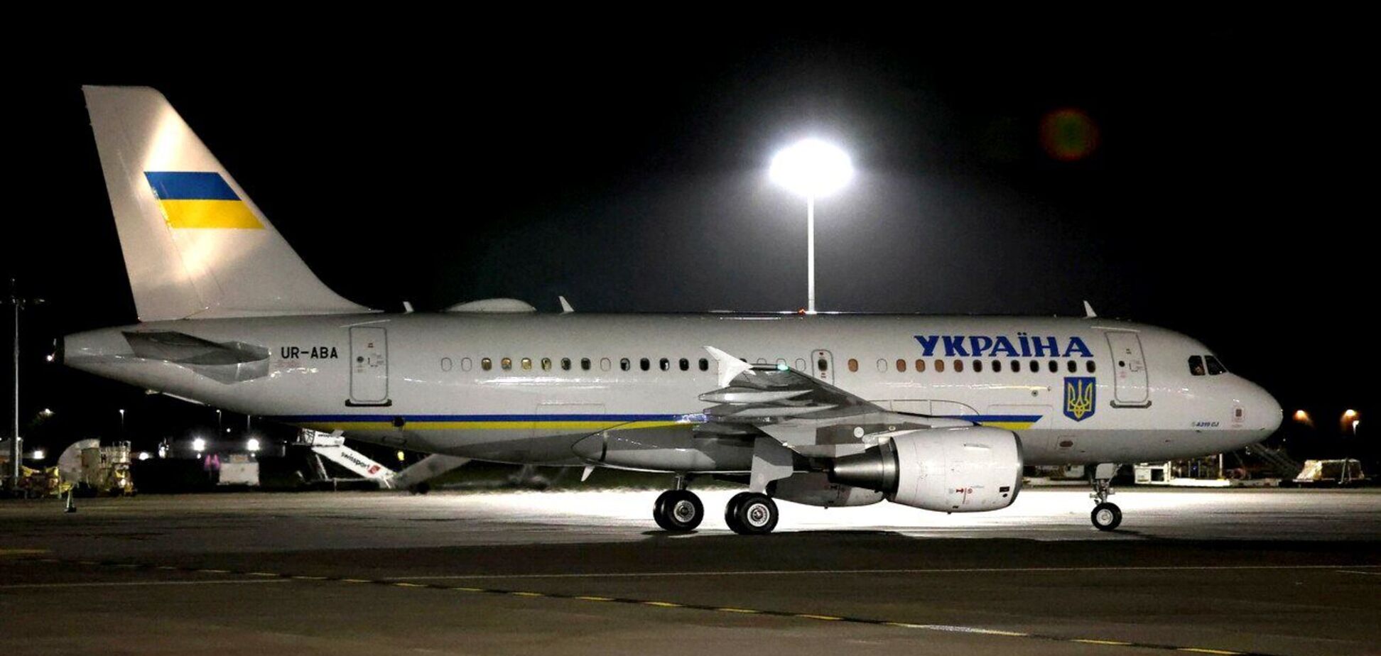 Самолет Зеленского в Ирландии преследовали неизвестные дроны военного типа – The Journal