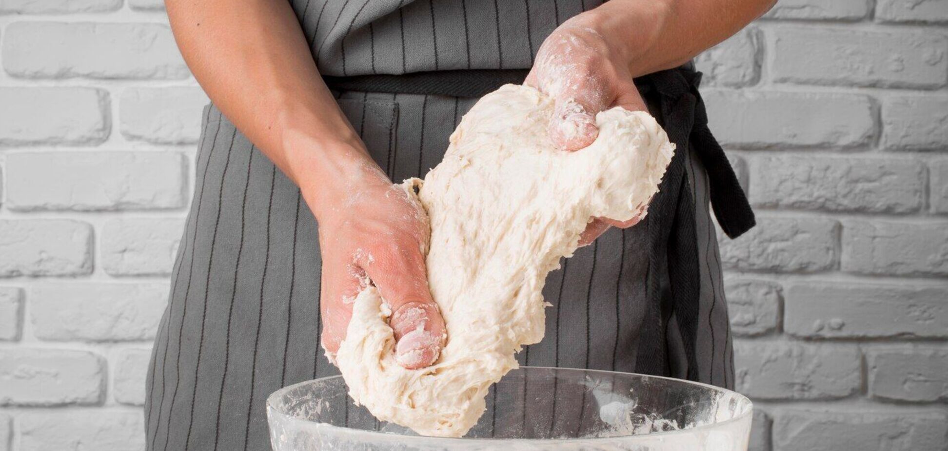 Не додавайте цей інгредієнт у тісто: випічка буде мати металевий присмак