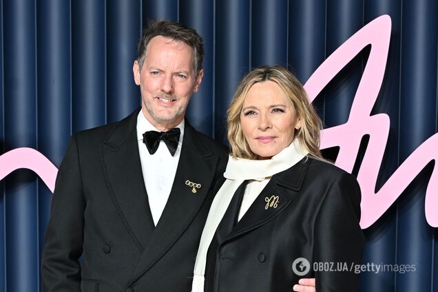 В платье до колен и жакете: звезда сериала 'Секс в большом городе' вышла замуж в 69 лет за гораздо более молодого возлюбленного. Фото