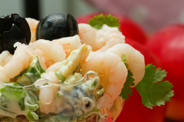 Какой вкусный салат с креветками приготовить на Новый год: добавьте на свой праздничный стол новое изысканное блюдо