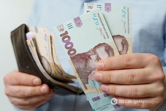 Кошелек и купюры по 1000 грн. Иллюстрация