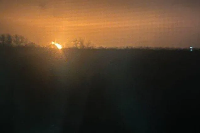 Горить газовий термінал: дрони атакували морський порт у Темрюку. Фото і відео