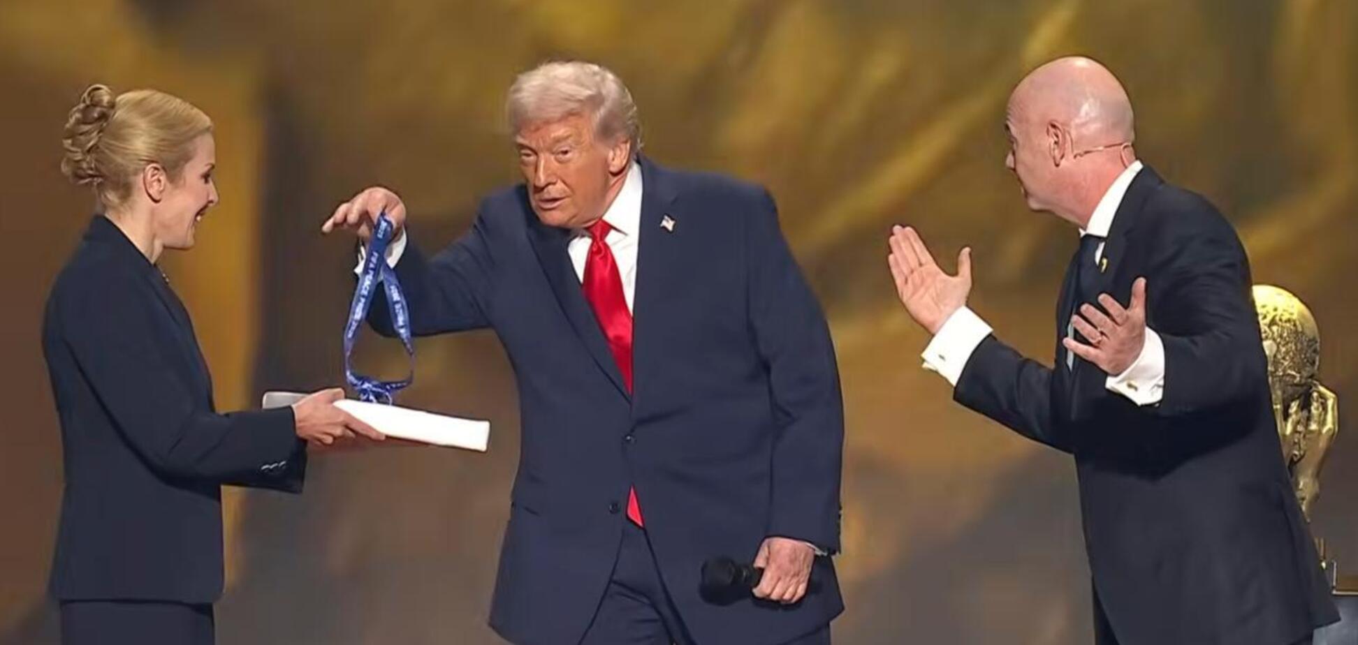 Трамп получил первую в истории премию мира от FIFA: что это за приз. Фото и видео