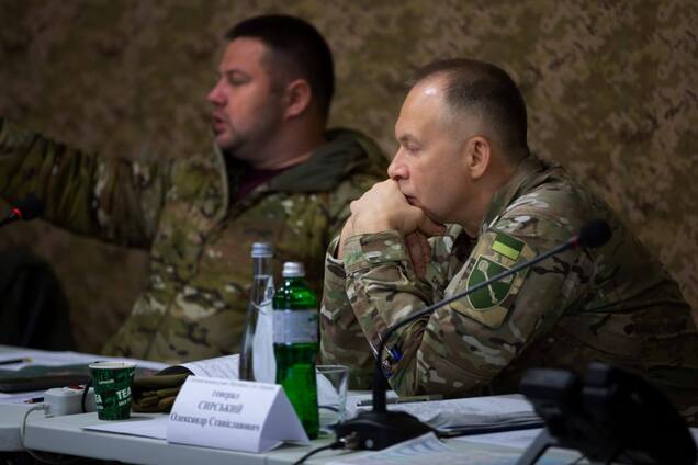 'Неприйнятно віддавати свою землю': Сирський сказав, що буде справедливим миром для України