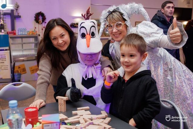 'Праздники, которые дарят добро': в Днепре стартовал цикл новогодних мероприятий для детей защитников