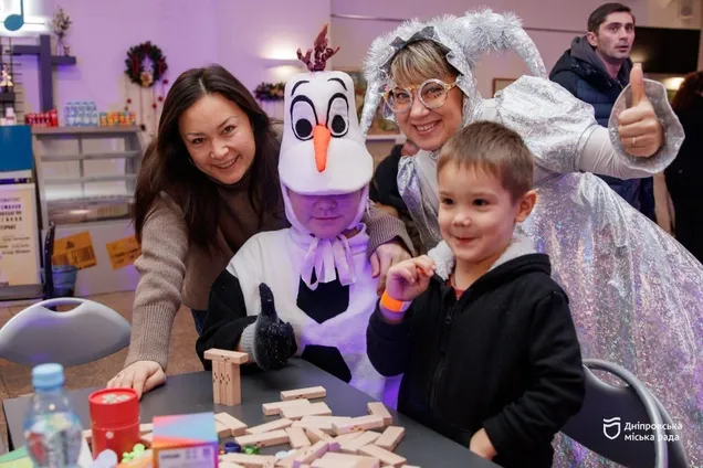 'Свята, що дарують добро': у Дніпрі стартував цикл новорічних заходів для дітей захисників