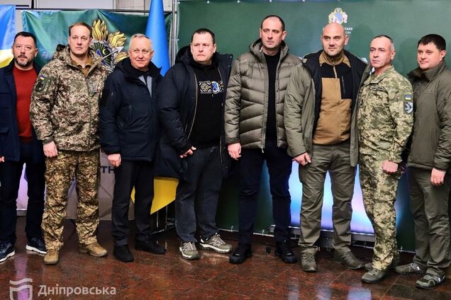 Зустріч справжніх однодумців до Дня ЗСУ. До Дніпра зʼїхалися славетні оборонці — від Нацгвардії до бойових бригад різних регіонів