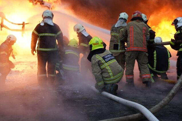 В ГСЧС показали масштабные пожары на Полтавщине после массированного удара РФ. Фото